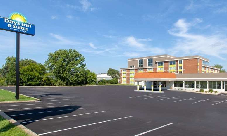 Days Inn & Suites by Wyndham Grand Rapids Near Downtown