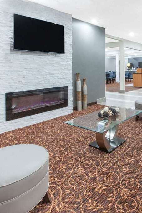 Hotel Days Inn & Suites by Wyndham Grand Rapids Near Downtown photo 2