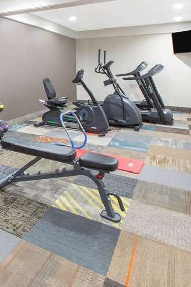 Hotel Days Inn & Suites by Wyndham Grand Rapids Near Downtown photo 4