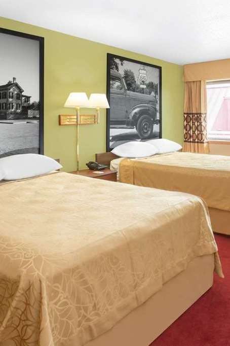 Hotel Super 8 by Wyndham Normal Bloomington photo 1