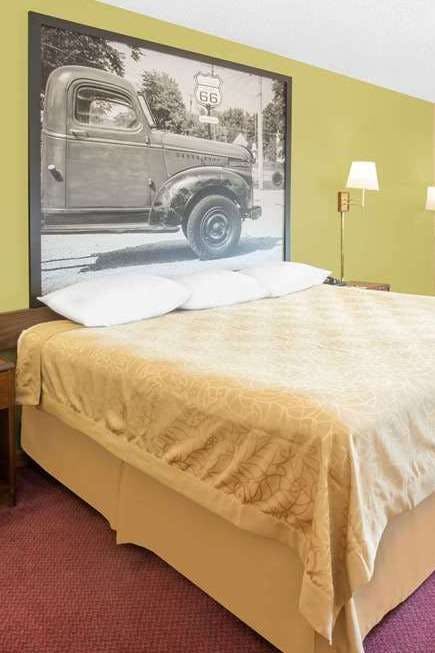 Hotel Super 8 by Wyndham Normal Bloomington photo 2