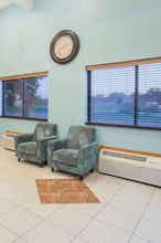 Hotel Super 8 Normal IL photo 3