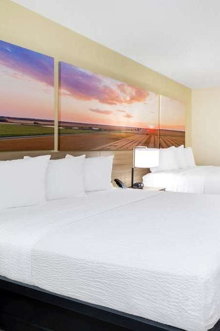 Hotel Days Inn & Suites by Wyndham Clovis photo 3