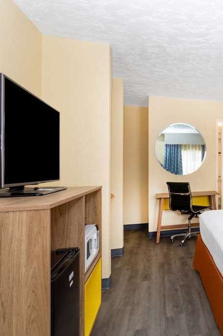 Hotel Days Inn & Suites by Wyndham Clovis photo 4