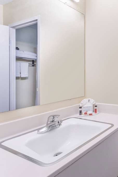 Hotel Days Inn & Suites by Wyndham Clovis photo 5