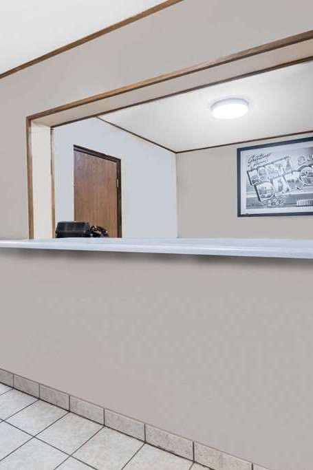 Hotel Super 8 by Wyndham Bowman photo 5