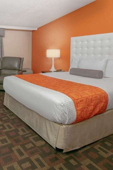 Hotel Howard Johnson by Wyndham Oklahoma City Airport/ Fairgrounds photo 2