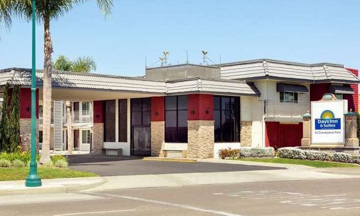 Days Inn & Suites by Wyndham Anaheim At Disneyland Park