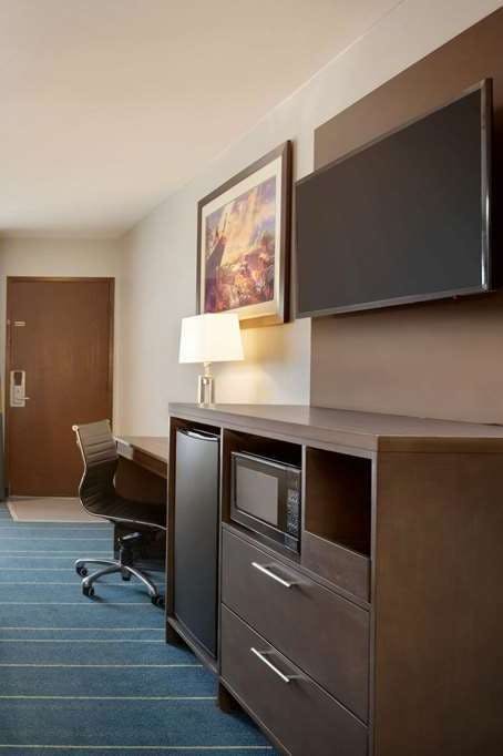 Hotel Days Inn & Suites by Wyndham Anaheim At Disneyland Park photo 3