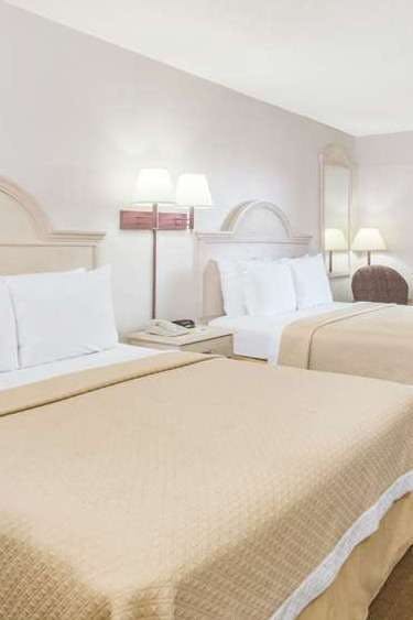 Hotel Days Inn Navarre near Beach photo 1