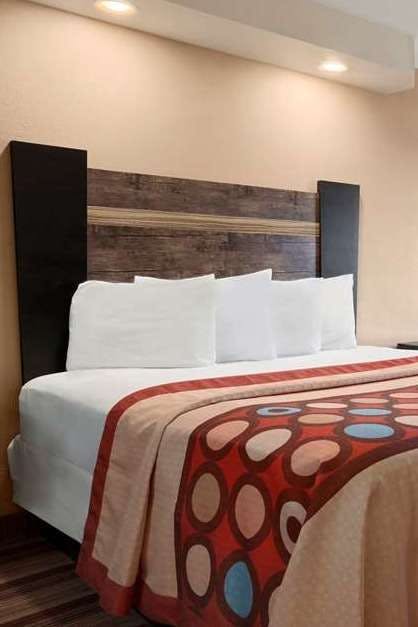 Hotel Super 8 by Wyndham Rahway/Newark photo 2