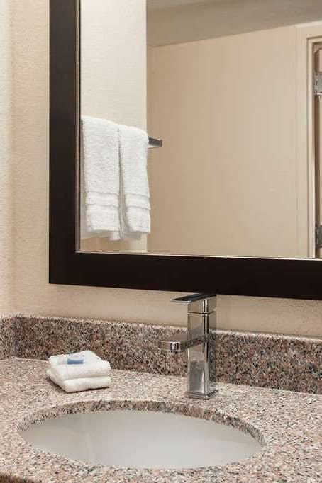 Hotel Super 8 by Wyndham Rahway/Newark photo 3