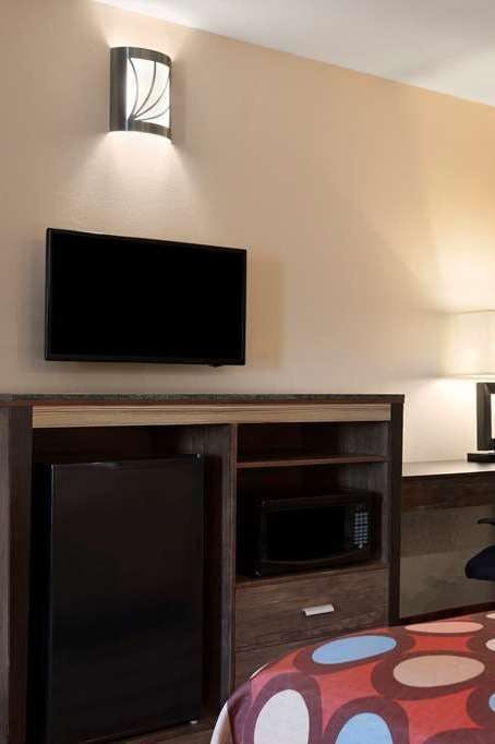 Hotel Super 8 by Wyndham Rahway/Newark photo 4