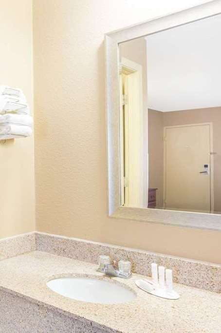 Hotel Days Inn by Wyndham Ripley photo 4