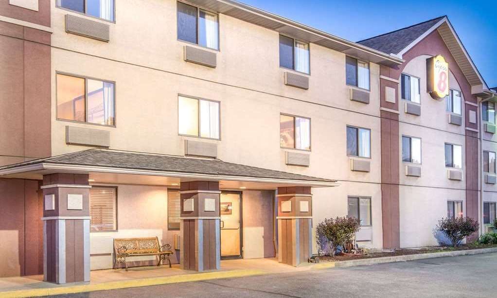 Super 8 by Wyndham Wheeling WV