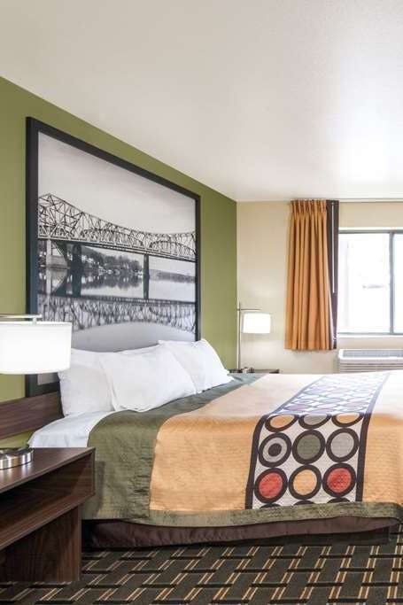 Hotel Super 8 by Wyndham Wheeling WV photo 2