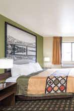 Hotel Super 8 by Wyndham Wheeling WV photo 2