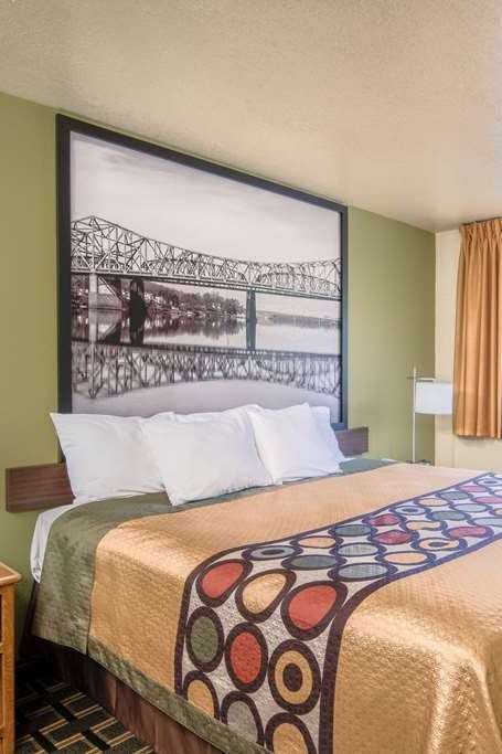 Hotel Super 8 by Wyndham Wheeling WV photo 3