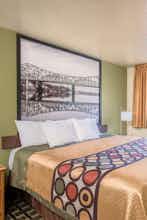 Hotel Super 8 by Wyndham Wheeling WV photo 3