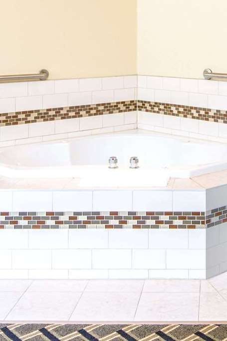 Hotel Super 8 by Wyndham Wheeling WV photo 5