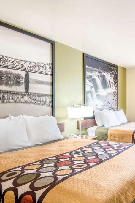 Hotel Super 8 by Wyndham Wheeling WV photo 1