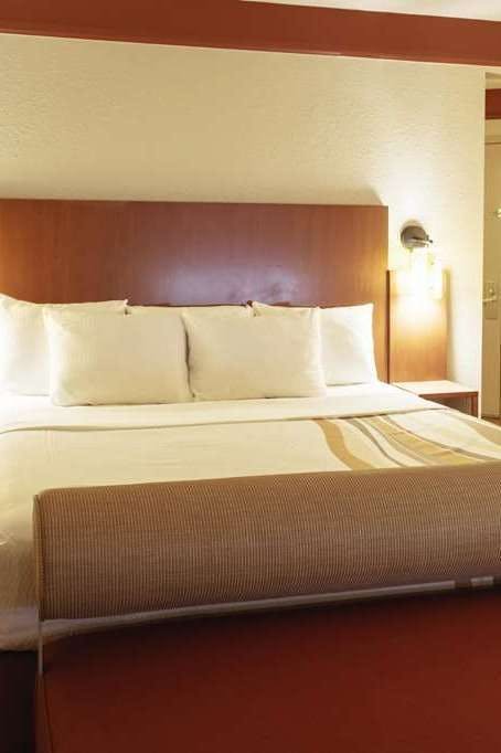 Hotel La Quinta Inn Stes Atlanta photo 1