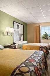 Hotel Super 8 by Wyndham Gainesville TX photo 1