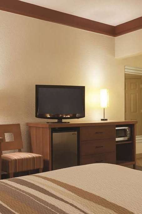 Hotel La Quinta Inn Stes Atlanta photo 3
