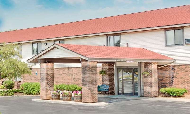 Super 8 Green Bay Near Stadium