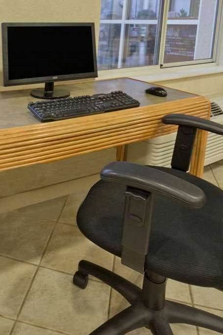 Hotel Baymont by Wyndham Rockford photo 4