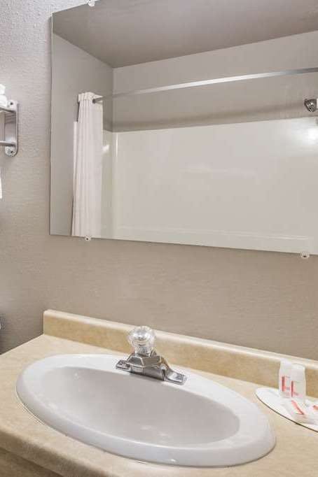 Hotel Super 8 Green Bay Near Stadium photo 3