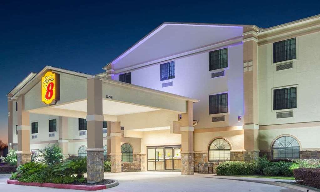 Super 8 by Wyndham IAH West/Greenspoint