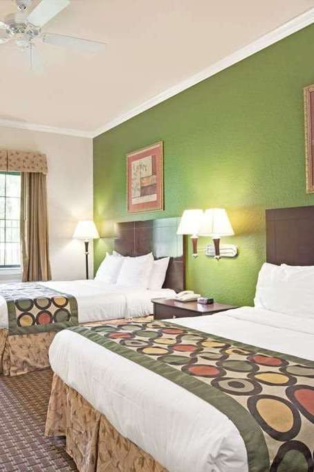 Hotel Super 8 by Wyndham IAH West/Greenspoint photo 4