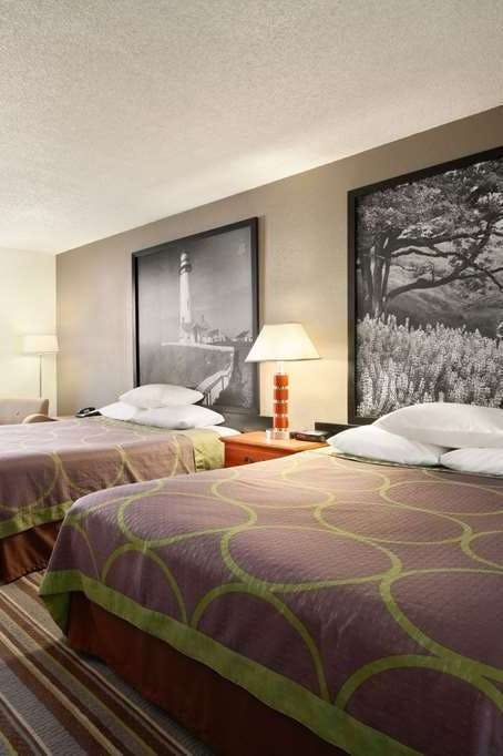 Hotel Super 8 Colorado Springs AFA photo 1