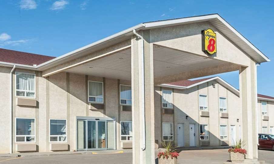 Super 8 by Wyndham Three Hills AB