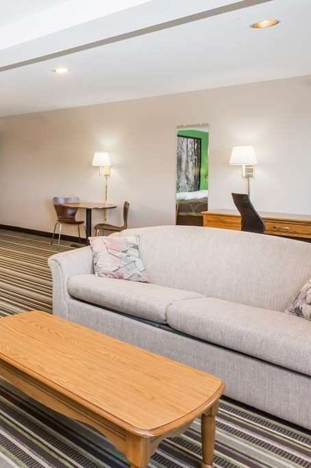 Hotel Super 8 by Wyndham Sioux City South photo 4