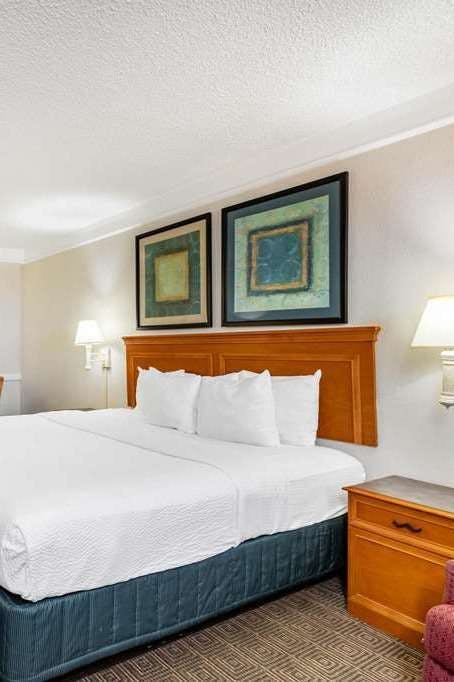 Hotel La Quinta Inn by Wyndham El Paso West photo 1