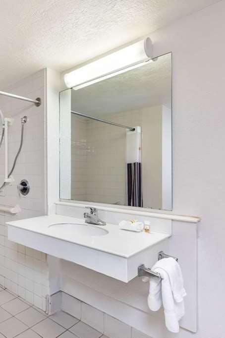 Hotel La Quinta Inn by Wyndham El Paso West photo 3