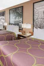 Hotel Super 8 by Wyndham Winfield/Quail Ridge Area photo 1