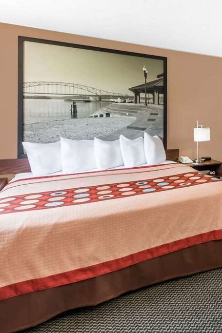 Hotel Super 8 by Wyndham Winfield/Quail Ridge Area photo 2