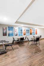 Hotel Super 8 by Wyndham Winfield/Quail Ridge Area photo 4