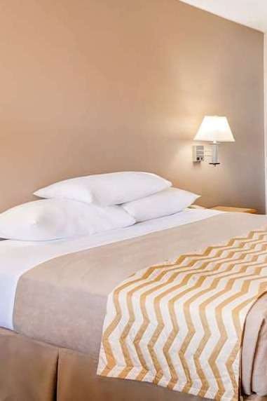 Hotel Travelodge by Wyndham Eureka photo 2