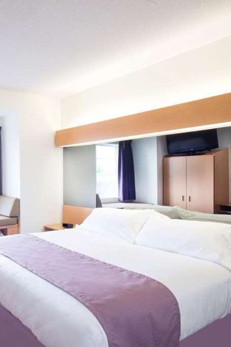 Hotel Microtel Inn & Suites by Wyndham Plattsburgh photo 2