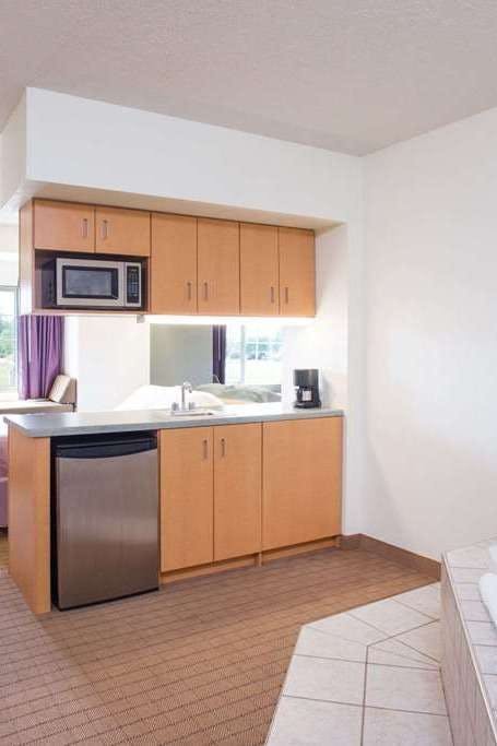 Hotel Microtel Inn & Suites by Wyndham Plattsburgh photo 4