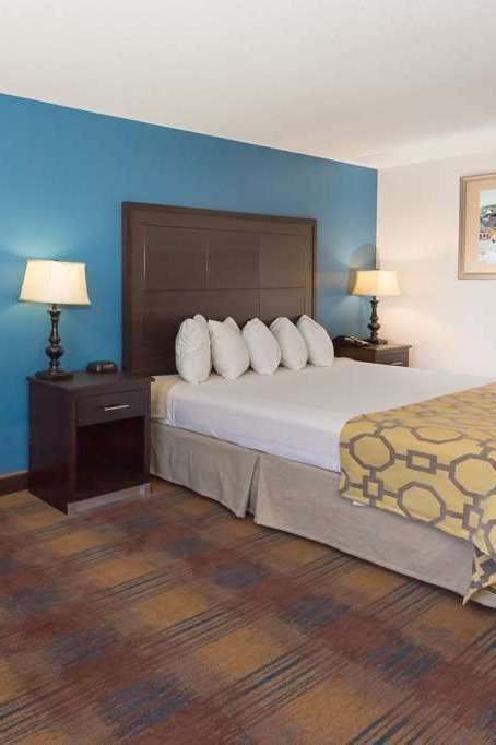 Hotel Baymont by Wyndham Anderson photo 3