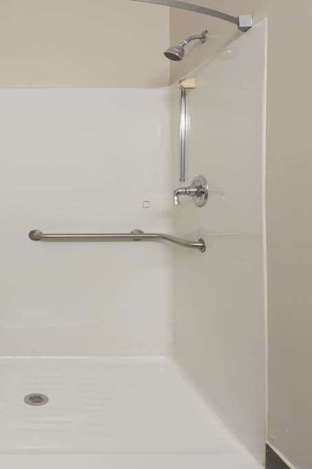 Hotel Baymont by Wyndham Anderson photo 5