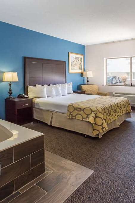 Hotel Baymont by Wyndham Anderson photo 2