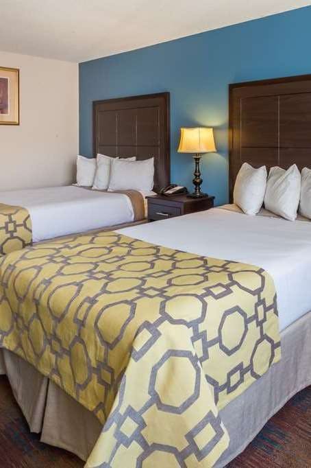 Hotel Baymont by Wyndham Anderson photo 1