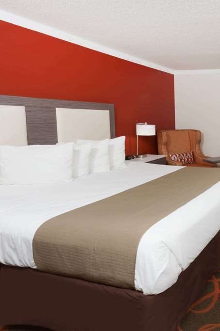 Hotel Baymont by Wyndham Chicago/Alsip photo 1