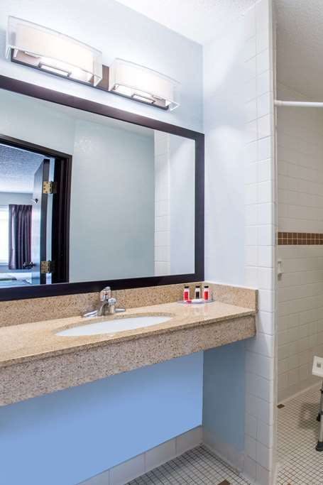 Hotel Baymont by Wyndham Pierre photo 3